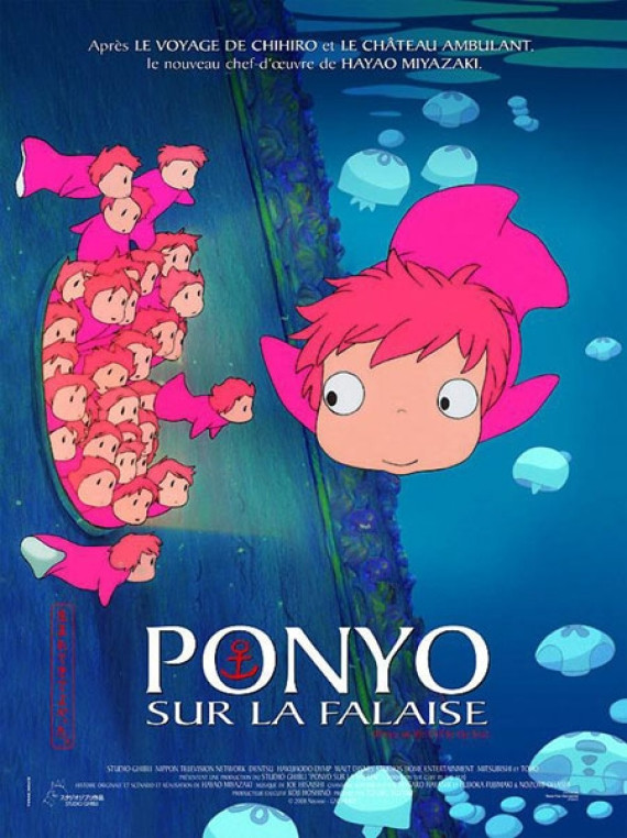 Ponyo sur la falaise, près de la mer